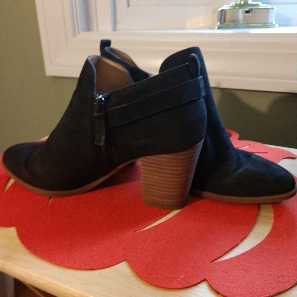 Franco Sarto size 10, leather upper Black smoke and pet free home